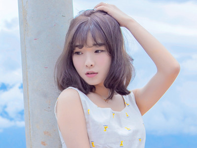 何曼婷和许嵩什么关系？ 何曼婷被骂忘恩负义怎么回事