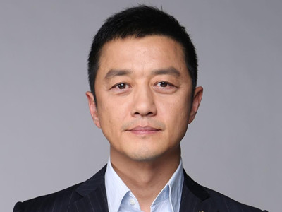 李亚鹏又爆新恋情，网友吐:李亚鹏男版交际花