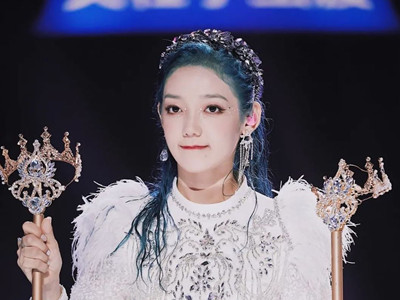 希林娜依高名字为啥是五个字？ 希林娜依高姓高她家境如何