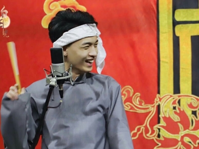 秦霄贤说相声是最安全的工作， 成为刘老根交换生表演杂技