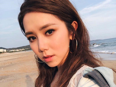 淡妆的邓紫棋真美, 素颜的她更清纯自然笑得也好看