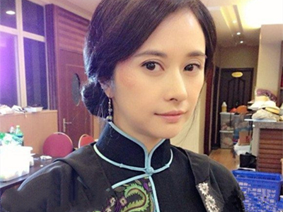 《门徒》何美钿什么角色 ,与吴彦祖泳池激吻