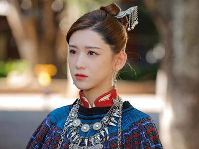 《司藤》中的赤伞是谁？她的真实身份是什么？