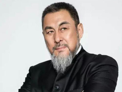 《一壶老酒》的原唱是谁》这首歌讲的是什么故事？