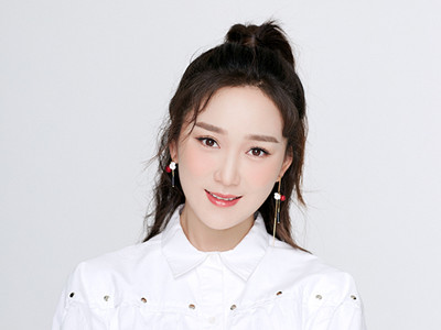 龙梅子感情过往被扒，现在的她结婚了吗？