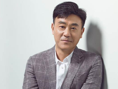 网友曝光何冰老婆照片，他老婆也是圈内人？