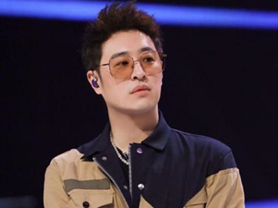 青你3潘玮柏为什么戴墨镜？ 戴墨镜的原因竟是一种保护色?