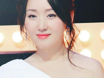 杨钰莹当初出什么事了？ 杨钰莹为何现今人气如此低迷
