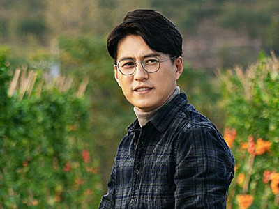 靳东尝试新角色，他能演好村书记这个角色吗？