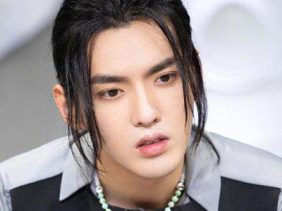 吴亦凡新女友资料起底, 网传吴亦凡包场与女方看电影