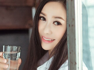 有一种水叫做眼泪是什么歌？ 完整版歌词是怎样的