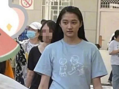 关晓彤新剧路透照曝光 被网友吐槽身材臃肿皮肤黝黑精修造型翻车