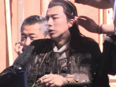 刘宇宁打脸现场被拍片场抽烟, 曾多次公开表示戒烟