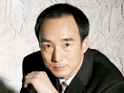 施京明婚后生活大揭秘，与现任妻子张小磊生活幸福？