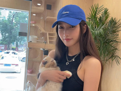 都美竹公开吐槽吴亦凡性能力不行！ 像用牙签挖鼻孔暗指不满足