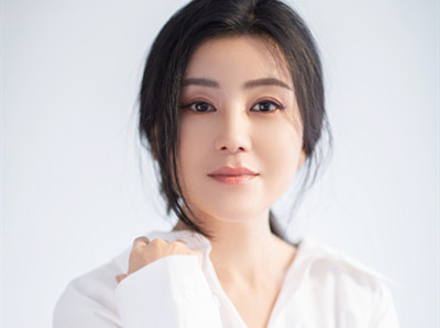 贾舒夷今年多少岁了？80后的她感情状况如何结婚了吗？