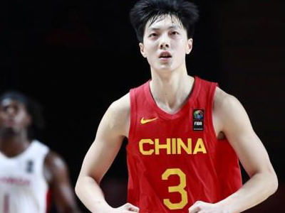 胡明轩代言阿迪后引发热议, 总决赛FMVP被罚奖金!