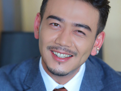 杨烁出轨被曝是真是假？被拍与富家千金约会！
