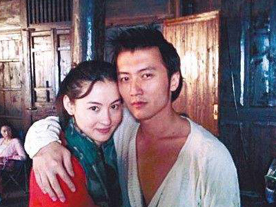 张柏芝发文称三胎儿子出生证被盗? 网友：三胎生父是谢霆锋!