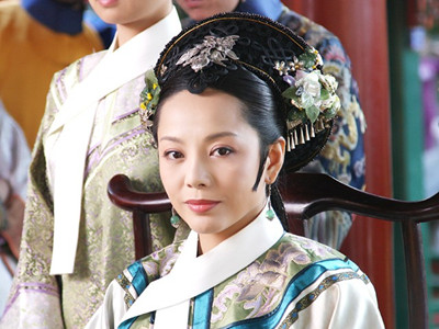 甄嬛传敬妃扮演者资料？她竟演过书剑恩仇录里的香香公主